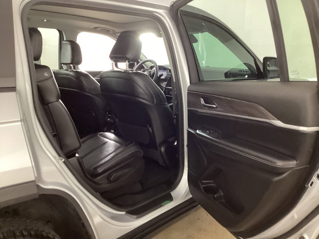 Used 2024 Jeep Grand Cherokee L Limited w/ Black Appearance Package AWD/4WD image 19
