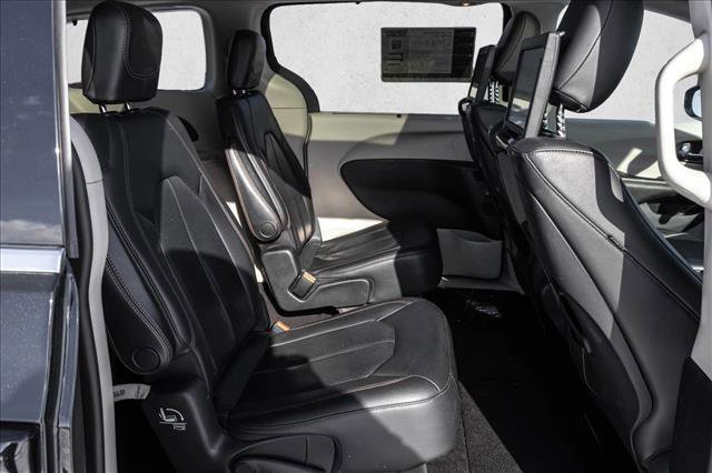Used 2019 Chrysler Pacifica Touring-L Plus image 27