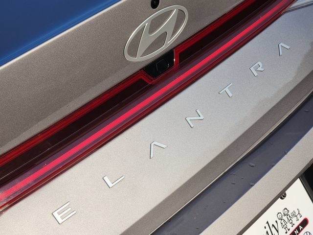 Used 2025 Hyundai Elantra SEL FWD image 6