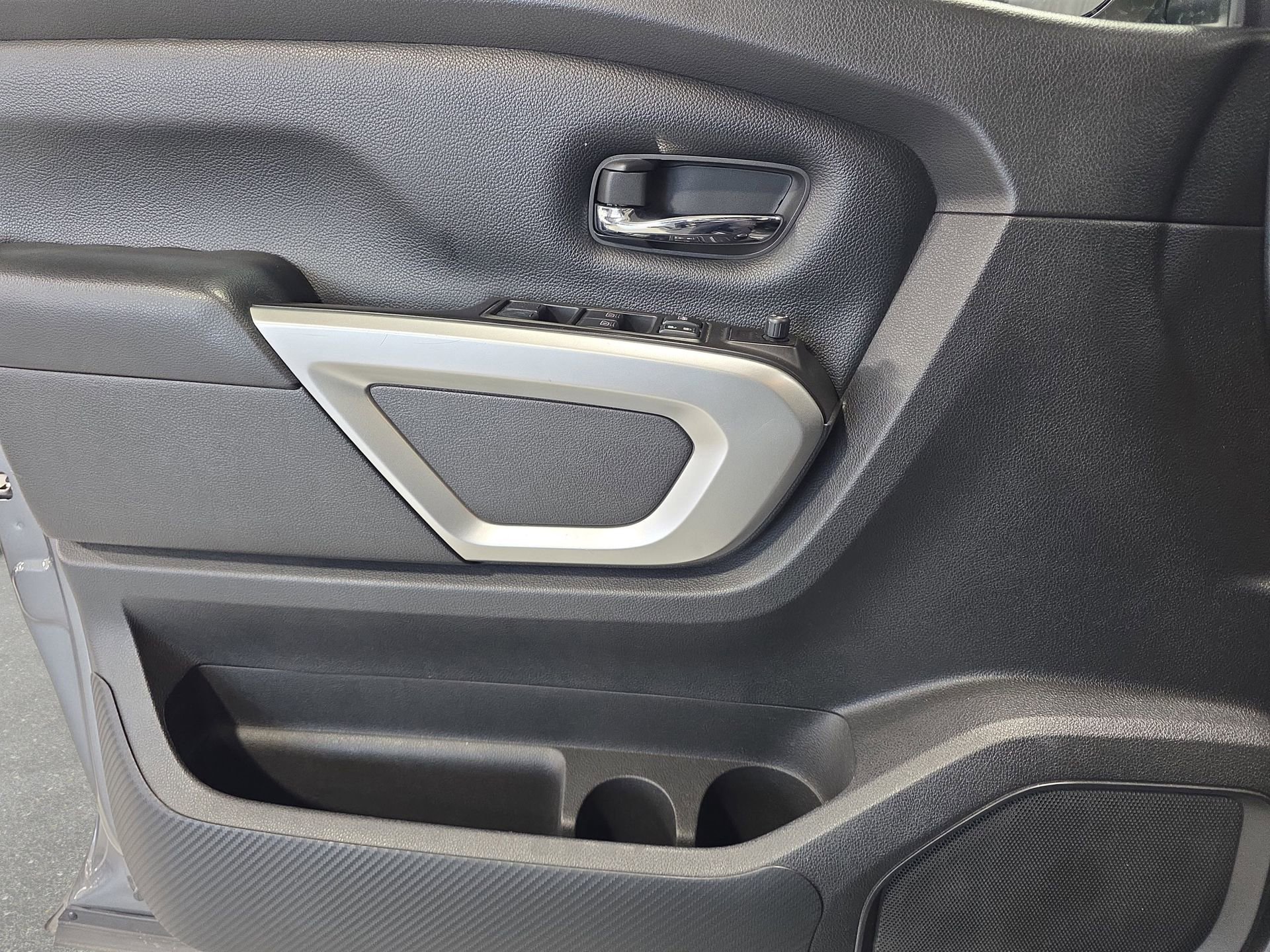 Used 2021 Nissan Titan SV w/ Off Road Protection Package image 26