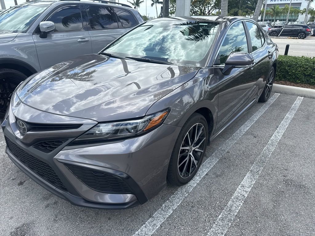 Used 2024 Toyota Camry SE w/ Convenience Package FWD image 1