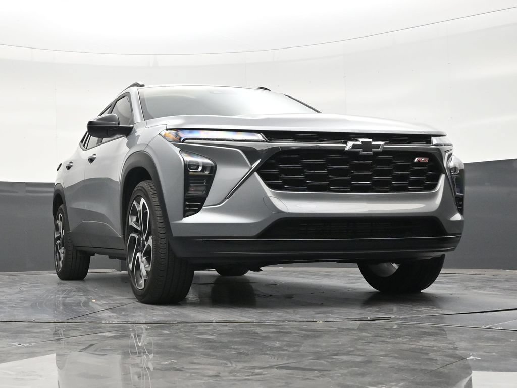 Used 2025 Chevrolet Trax RS w/ Sunroof Package FWD image 25