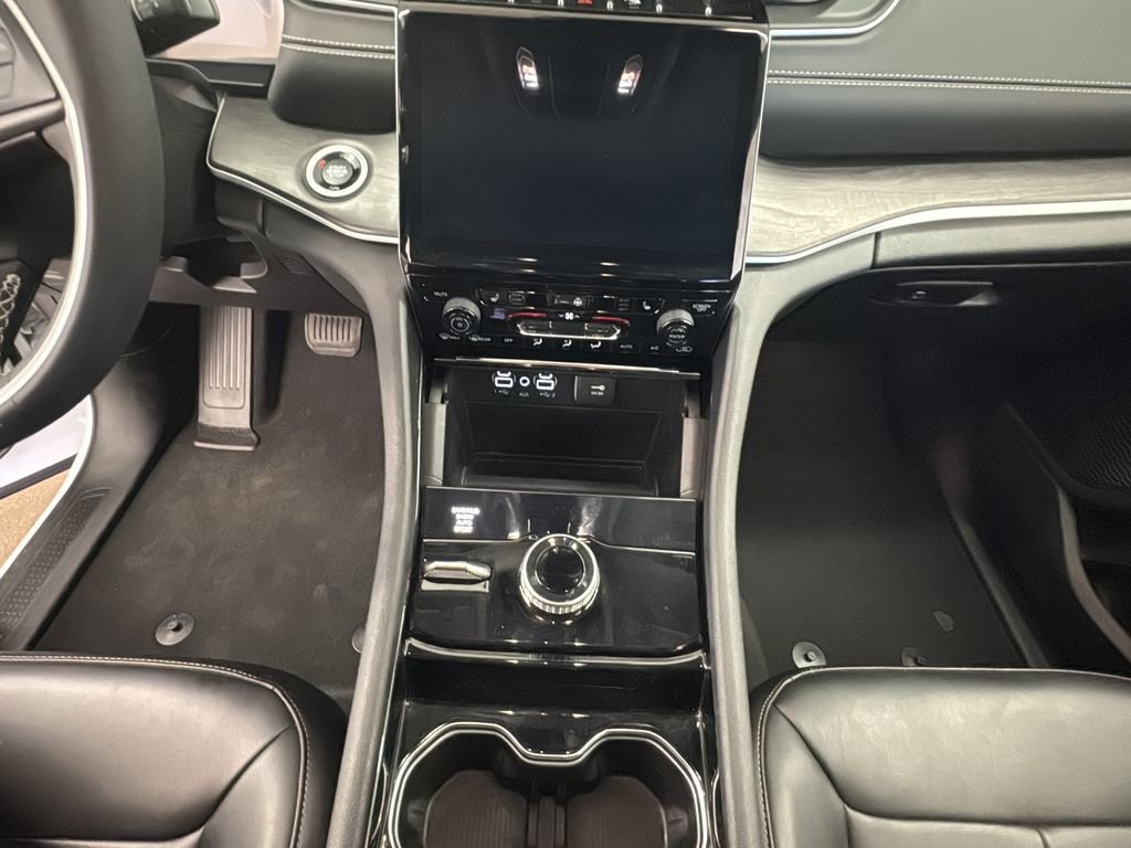 Used 2023 Jeep Grand Cherokee Limited image 20