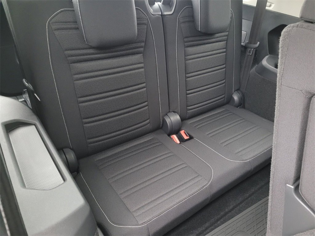 Used 2024 Volkswagen Tiguan S image 11