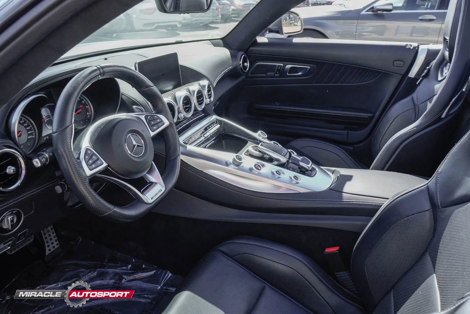 Used 2018 Mercedes-Benz AMG GT Roadster w/ Exclusive Interior Package image 21