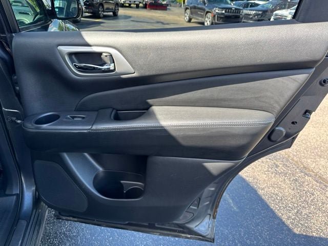 Used 2014 Nissan Pathfinder Platinum w/ Platinum Premium Package AWD/4WD image 25