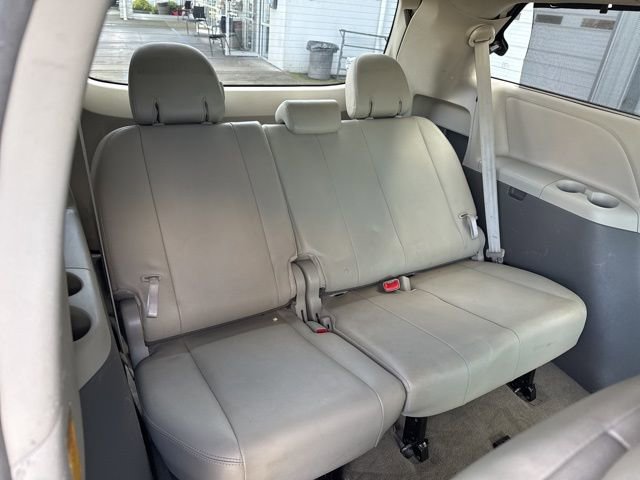 Used 2014 Toyota Sienna XLE image 14
