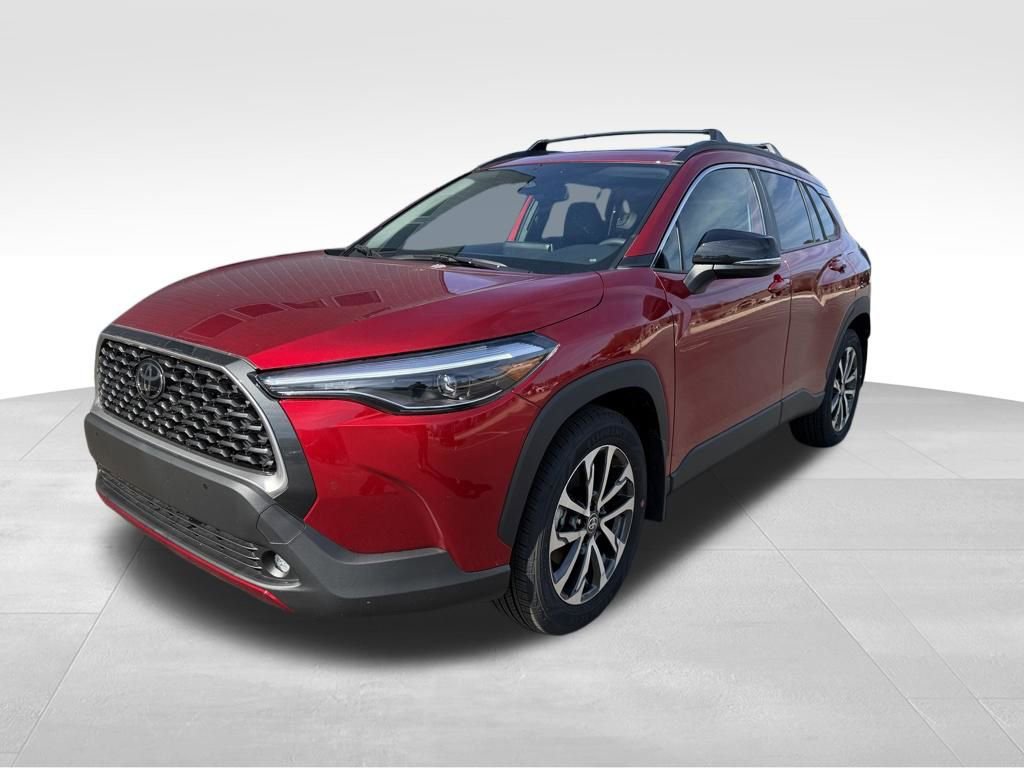 Used 2025 Toyota Corolla Cross XLE image 3