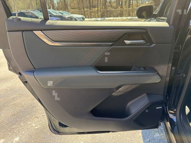 Used 2024 GMC Acadia AT4 w/ Luxury Package image 17