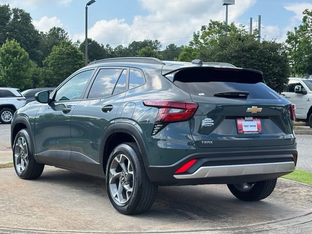 Used 2025 Chevrolet Trax LT FWD image 5