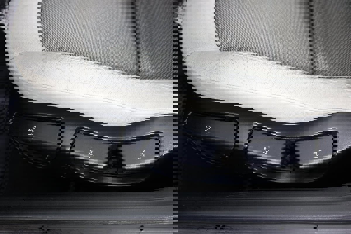 Used 2004 BMW Z4 2.5i image 21