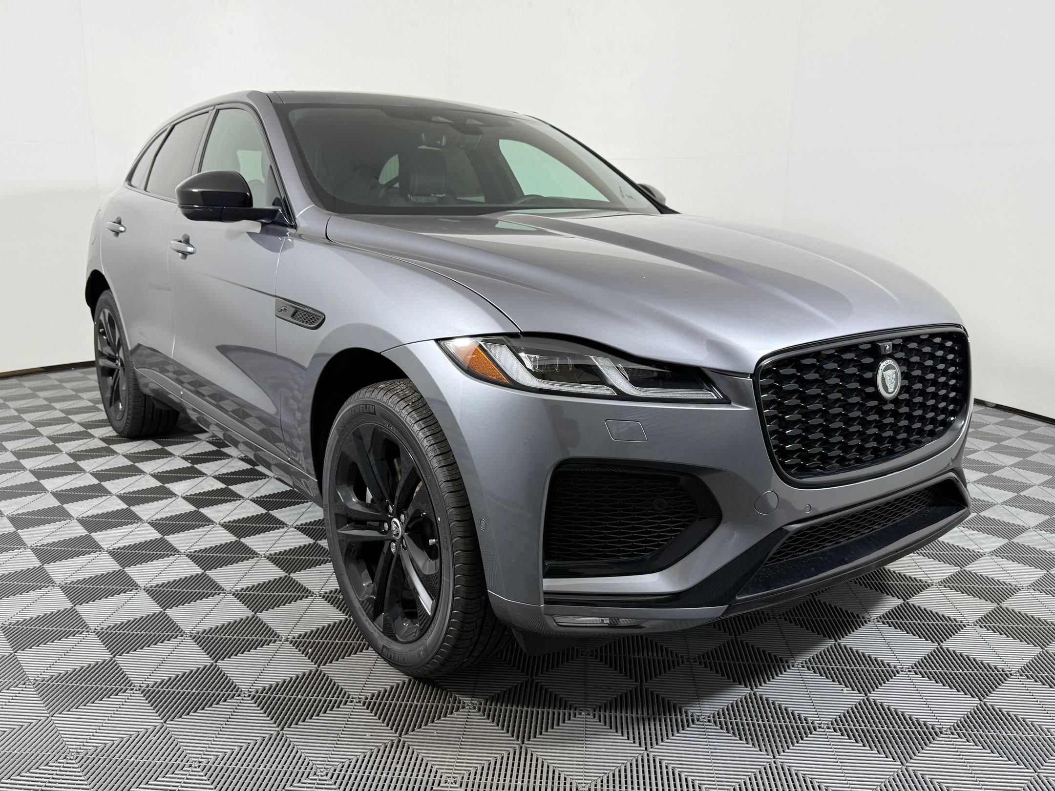 New 2026 Jaguar F-PACE R-Dynamic S AWD/4WD image 7