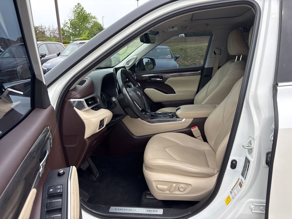 Used 2020 Toyota Highlander Limited AWD/4WD image 14