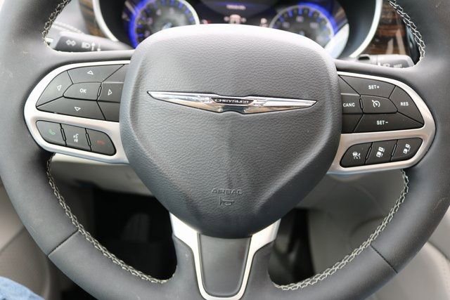 Used 2023 Chrysler Pacifica Limited image 22