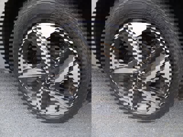 Used 2023 Hyundai Elantra Limited image 24