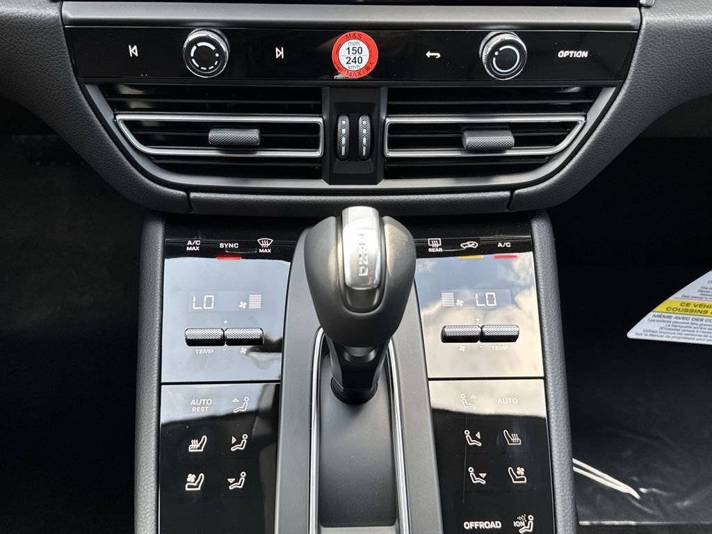 Certified 2026 Porsche Macan image 15