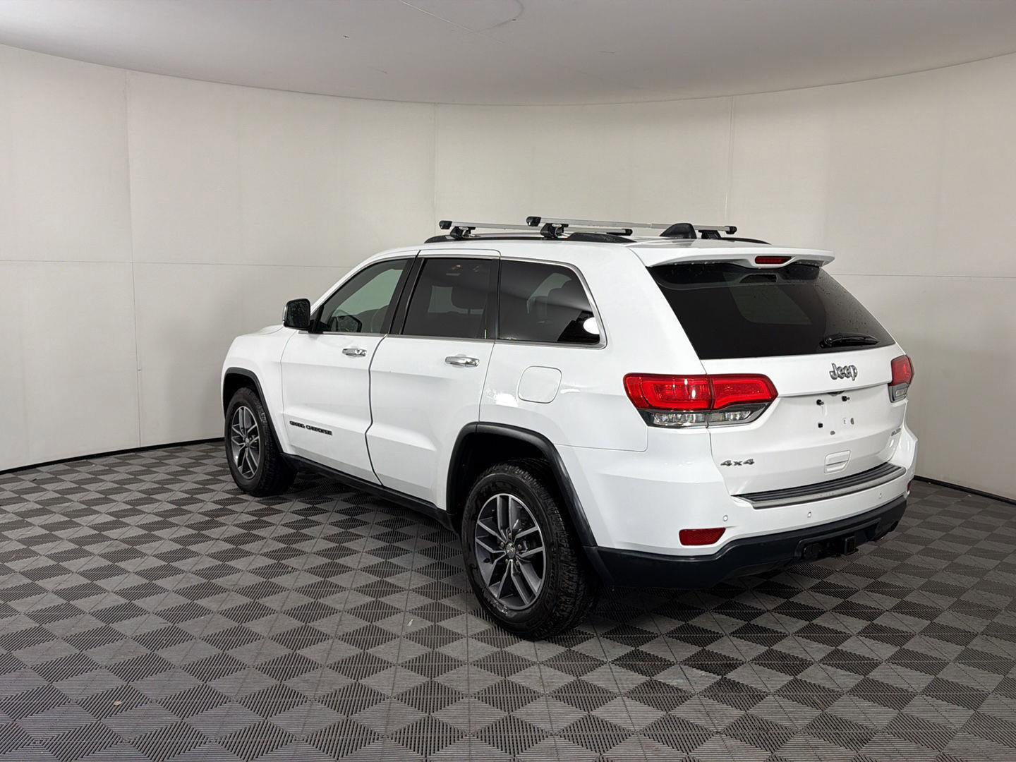 Used 2018 Jeep Grand Cherokee Limited w/ Trailer Tow Group IV AWD/4WD image 3