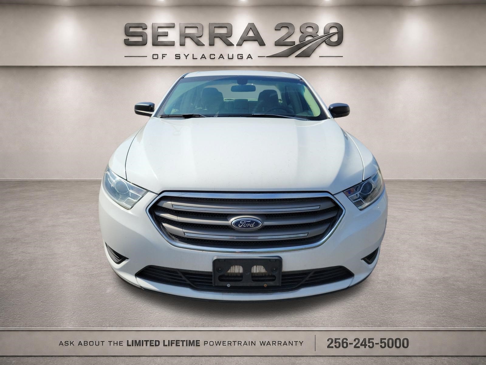 Used 2018 Ford Taurus SE FWD image 2