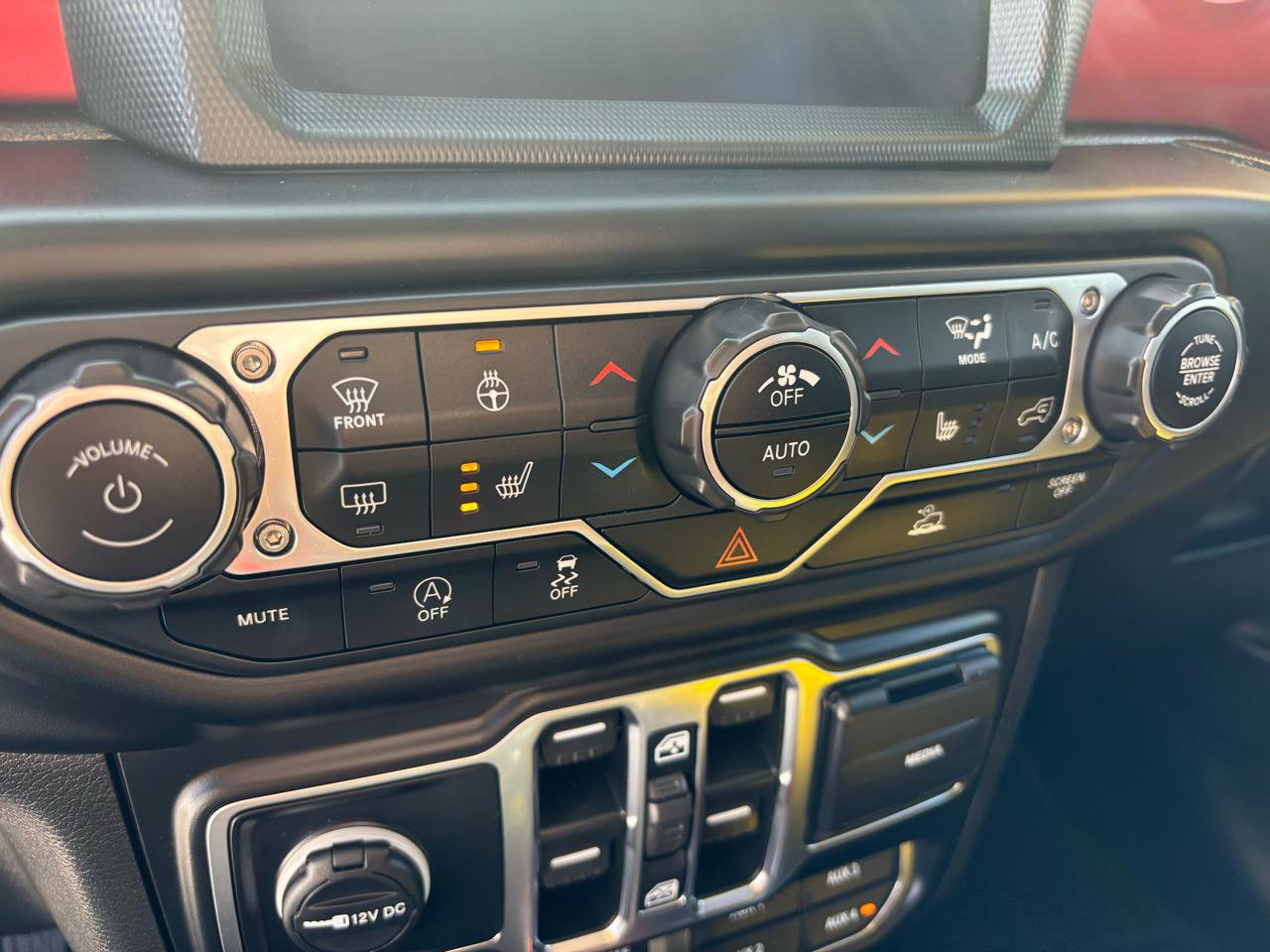 Used 2023 Jeep Wrangler Unlimited Rubicon w/ Cold Weather Group image 7