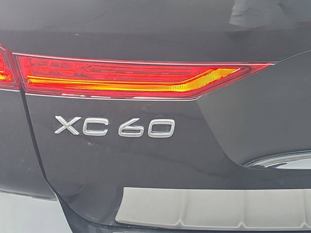 Used 2019 Volvo XC60 T5 Momentum w/ Multimedia Package AWD/4WD image 7