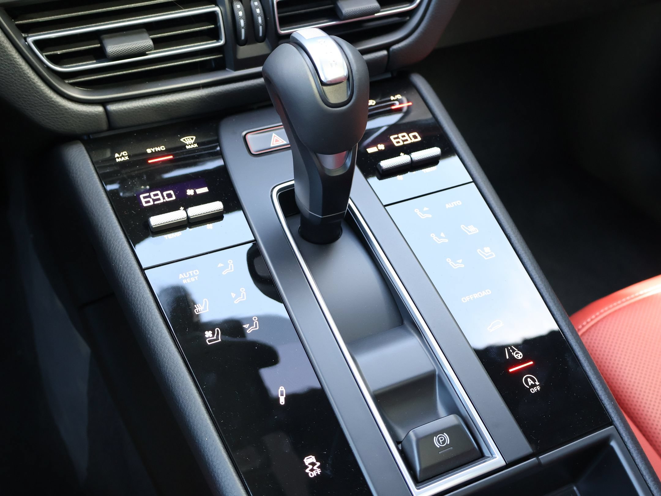 New 2026 Porsche Macan Turbo AWD/4WD image 20