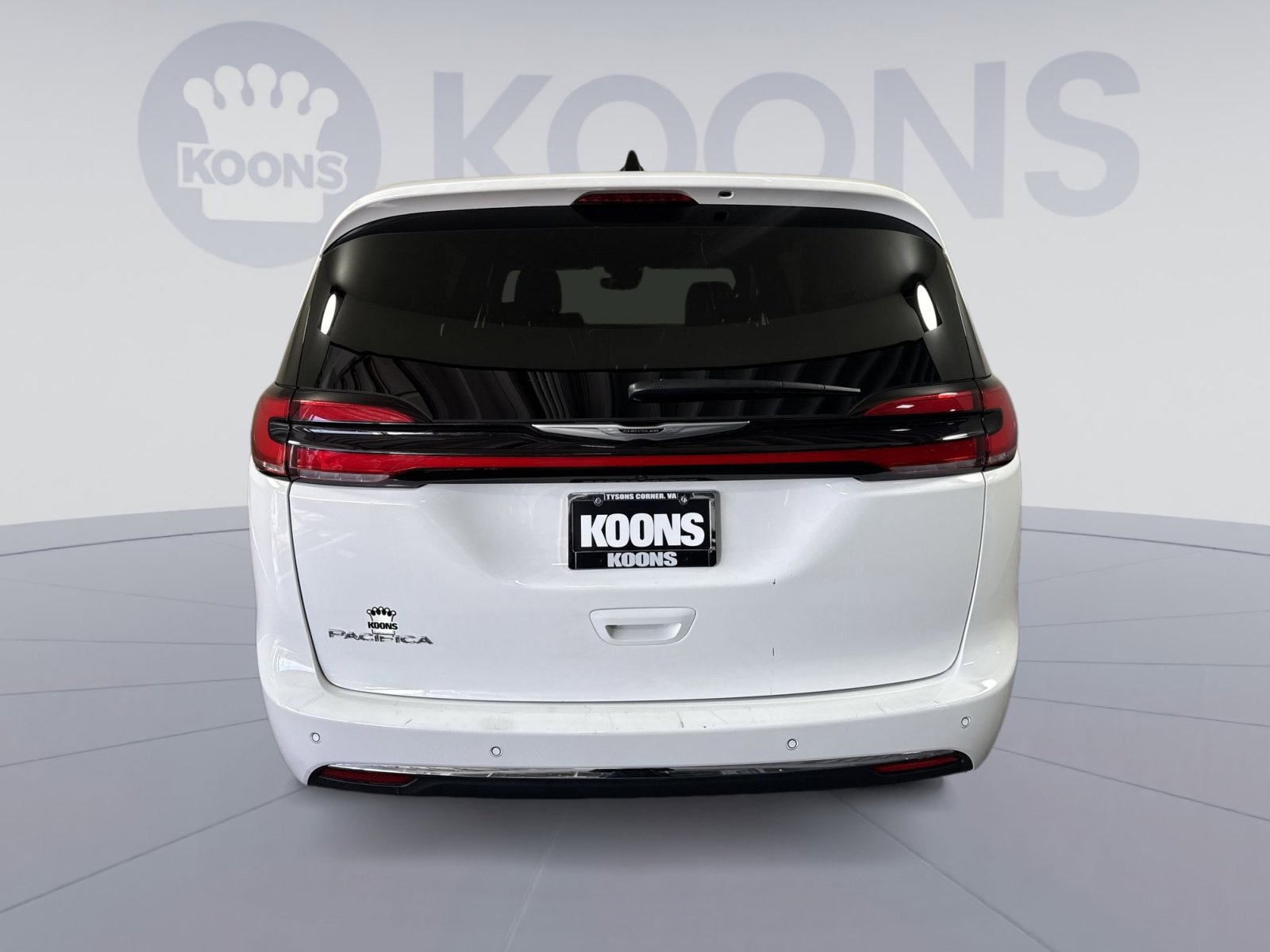 Used 2025 Chrysler Pacifica Select image 5