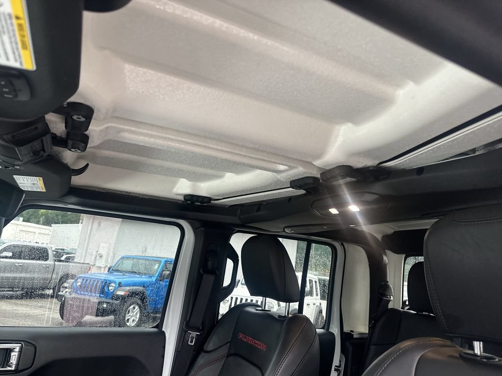 Used 2025 Jeep Gladiator Rubicon w/ Convenience Group AWD/4WD image 32