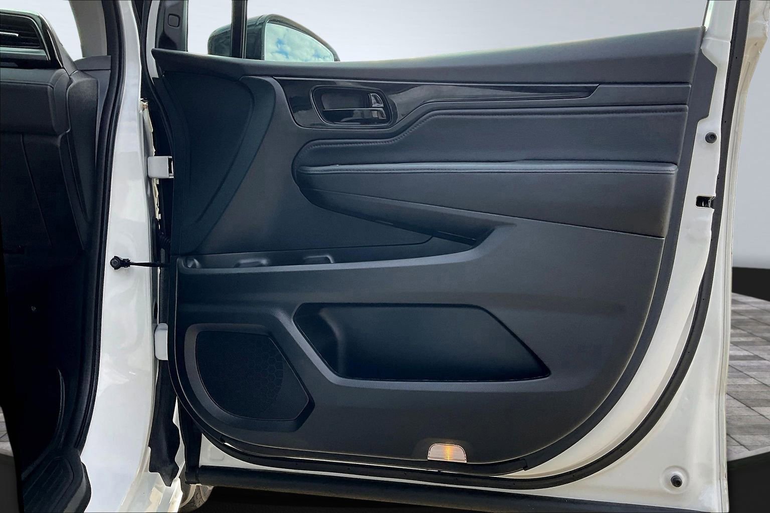 Used 2023 Honda Odyssey Elite image 25