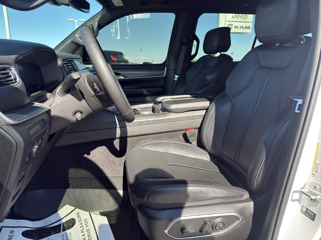 Certified 2024 Jeep Wagoneer Series III AWD/4WD image 9