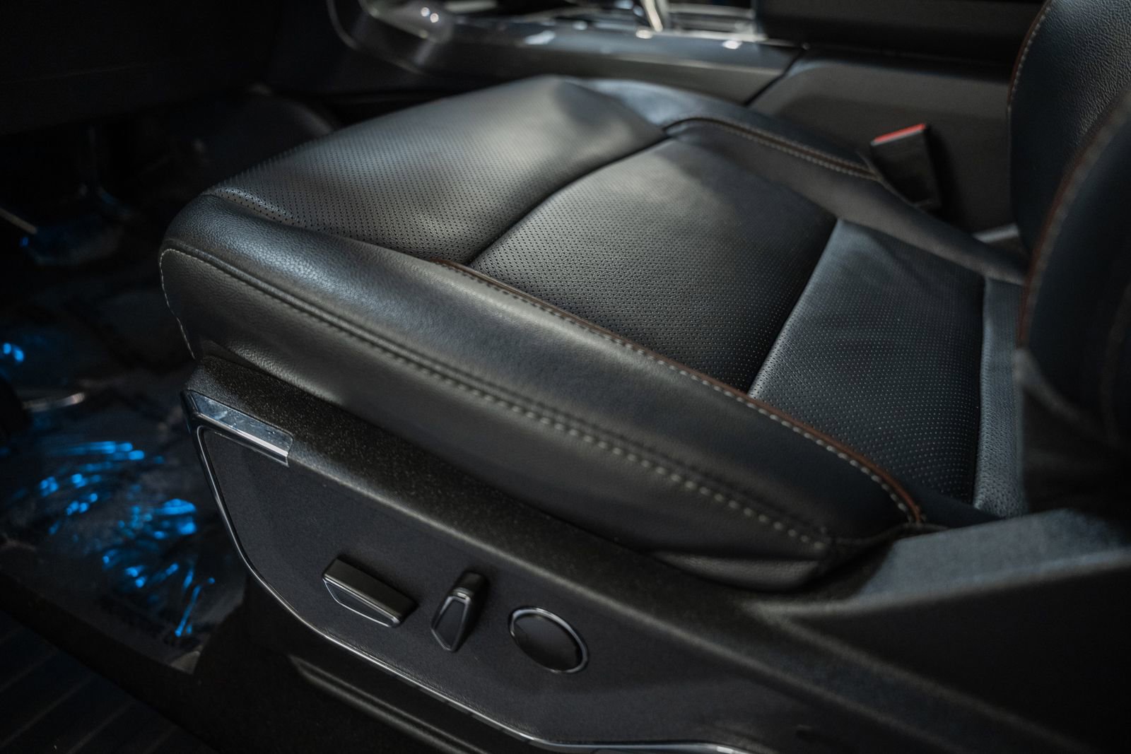 Certified 2023 Ford F150 Lariat w/ Equipment Group 502A High image 48