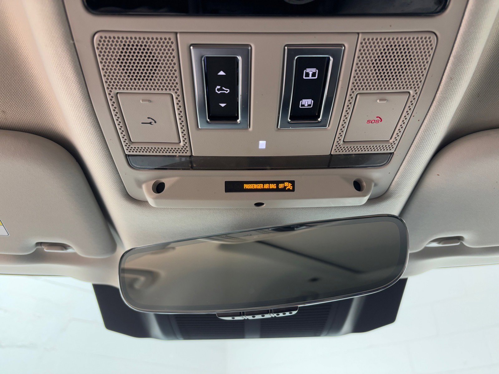 Used 2023 Land Rover Defender 130 SE image 12