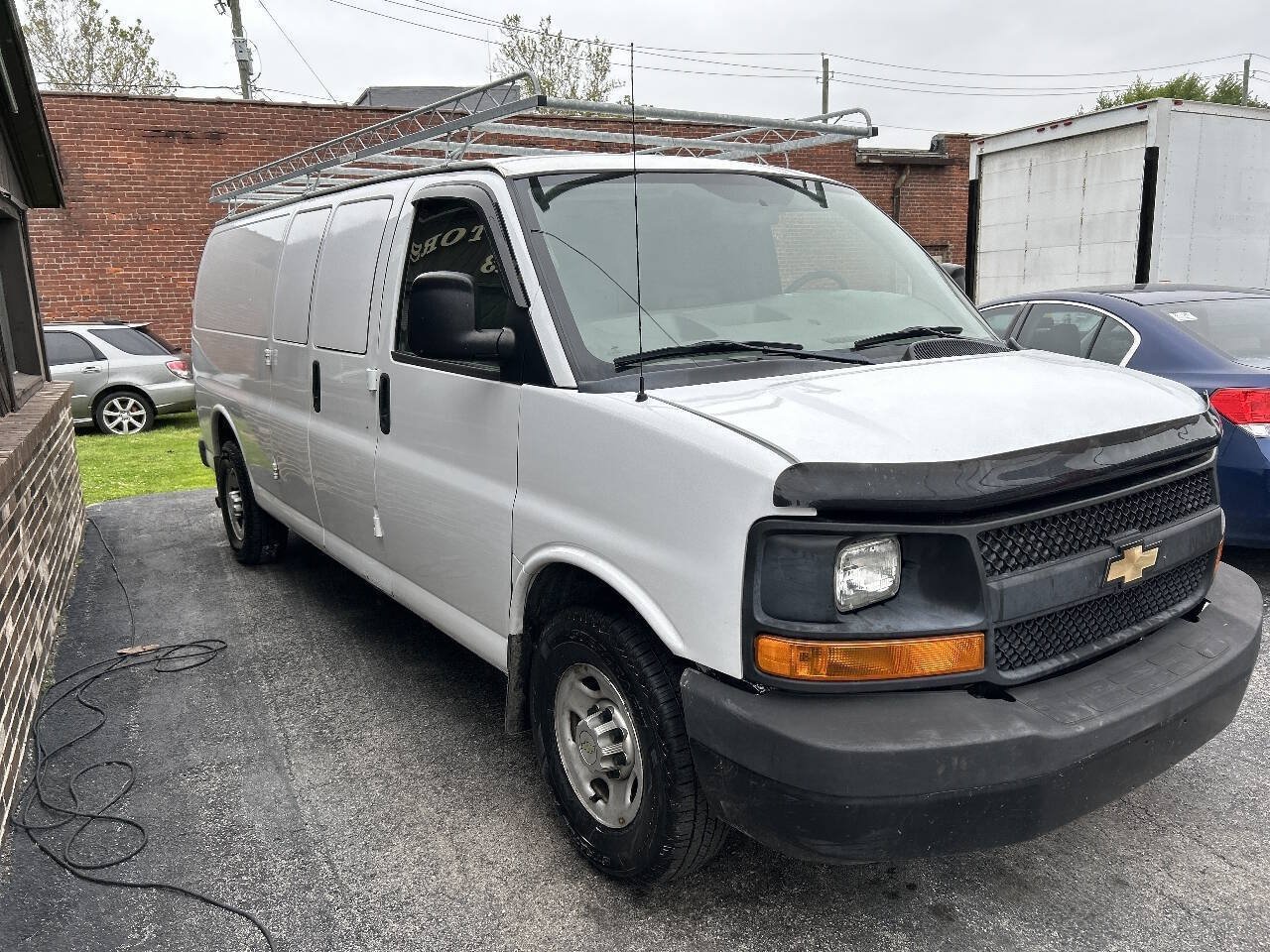 Used 2011 Chevrolet Express 2500 Extended RWD image 5