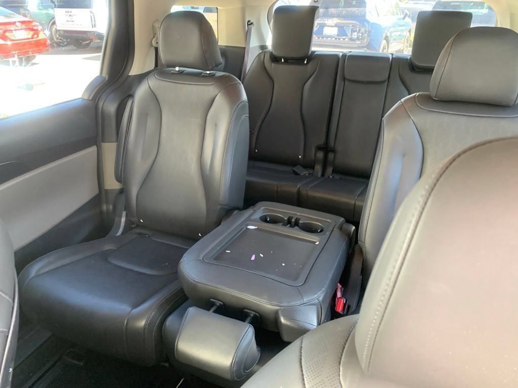 Certified 2026 Kia Carnival LXS FWD image 12