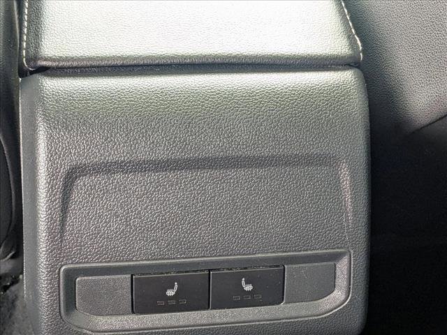 Used 2019 Volkswagen Jetta SE w/ Cold Weather Package image 16