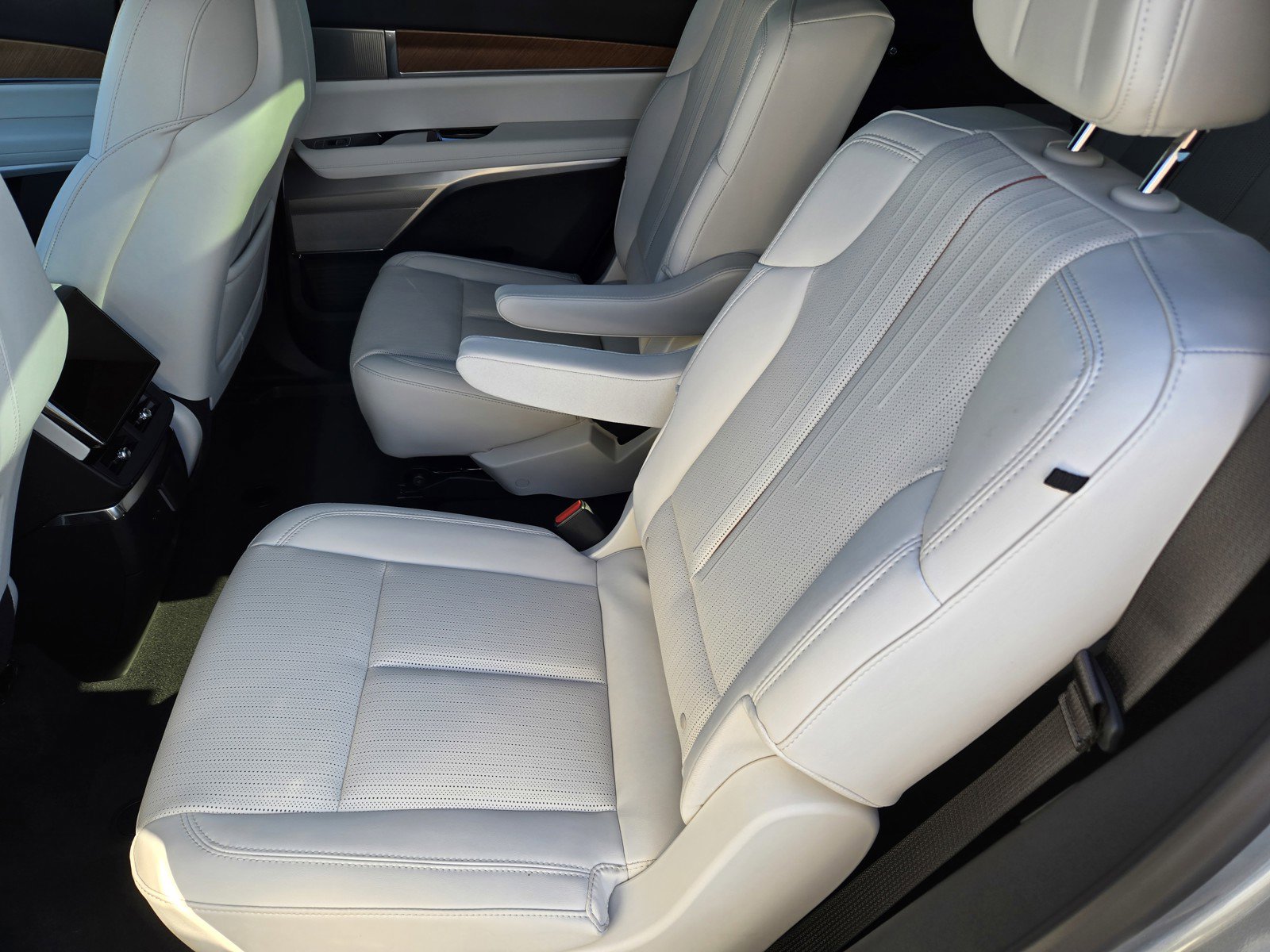 Used 2026 Cadillac Vistiq Sport image 10