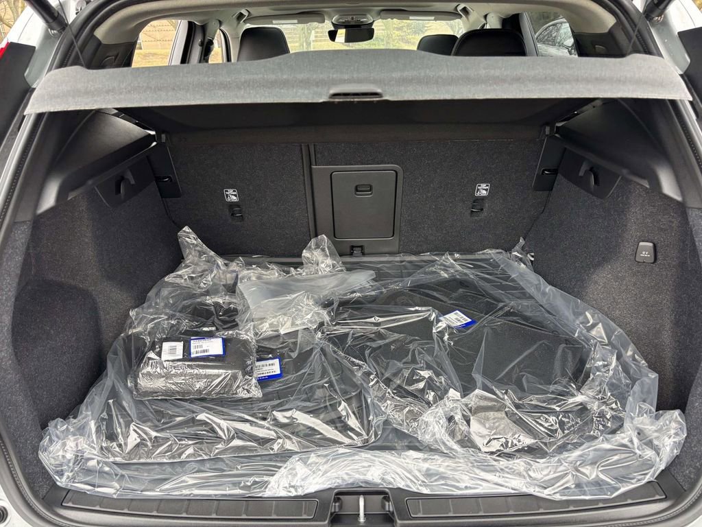 New 2026 Volvo XC40 B5 Plus w/ Protection Package Premier image 9