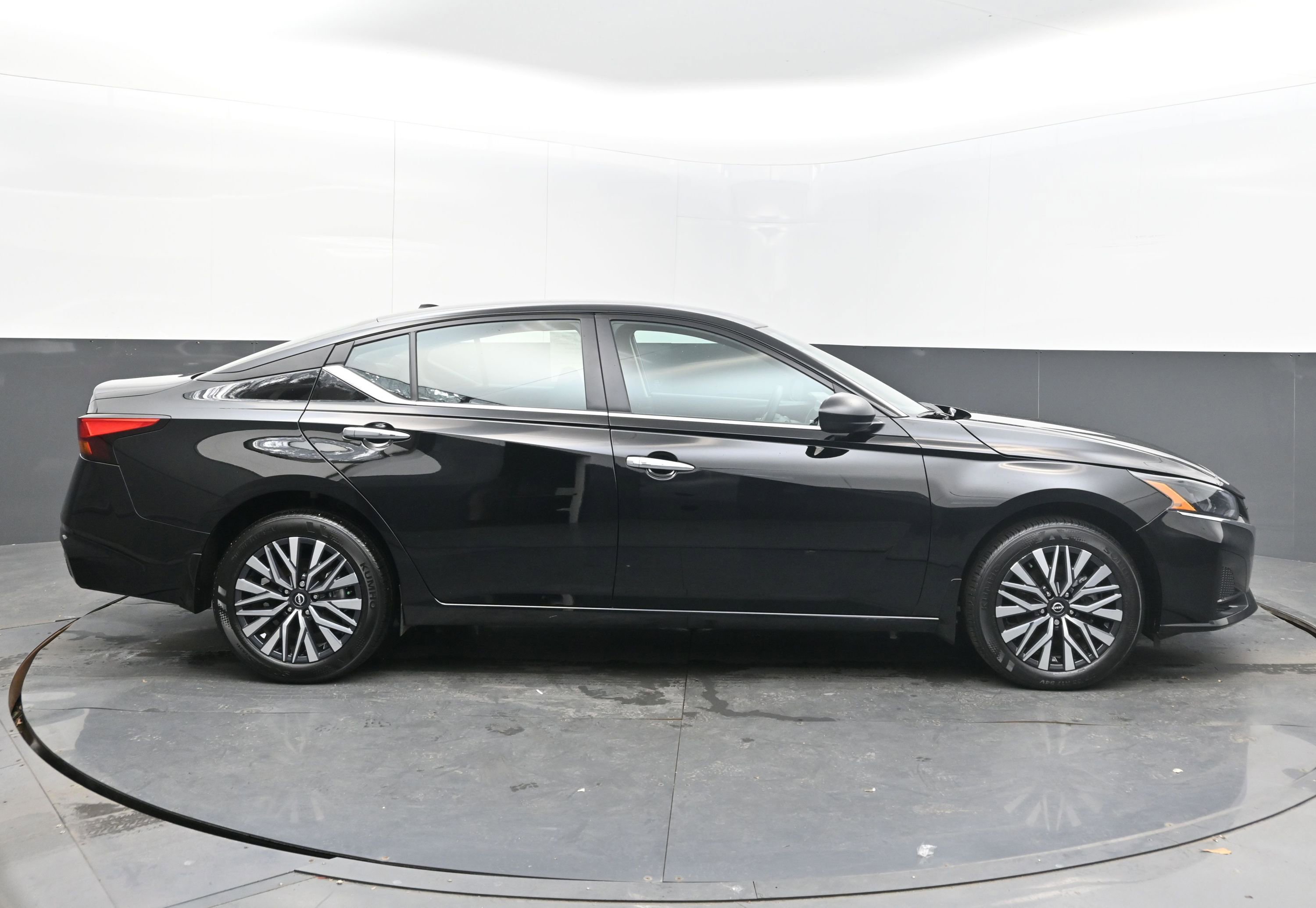 Certified 2025 Nissan Altima 2.5 SV image 8