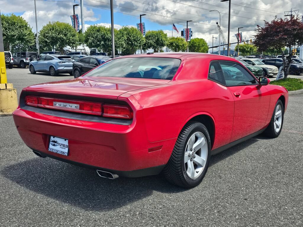 Used 2013 Dodge Challenger SXT RWD image 6