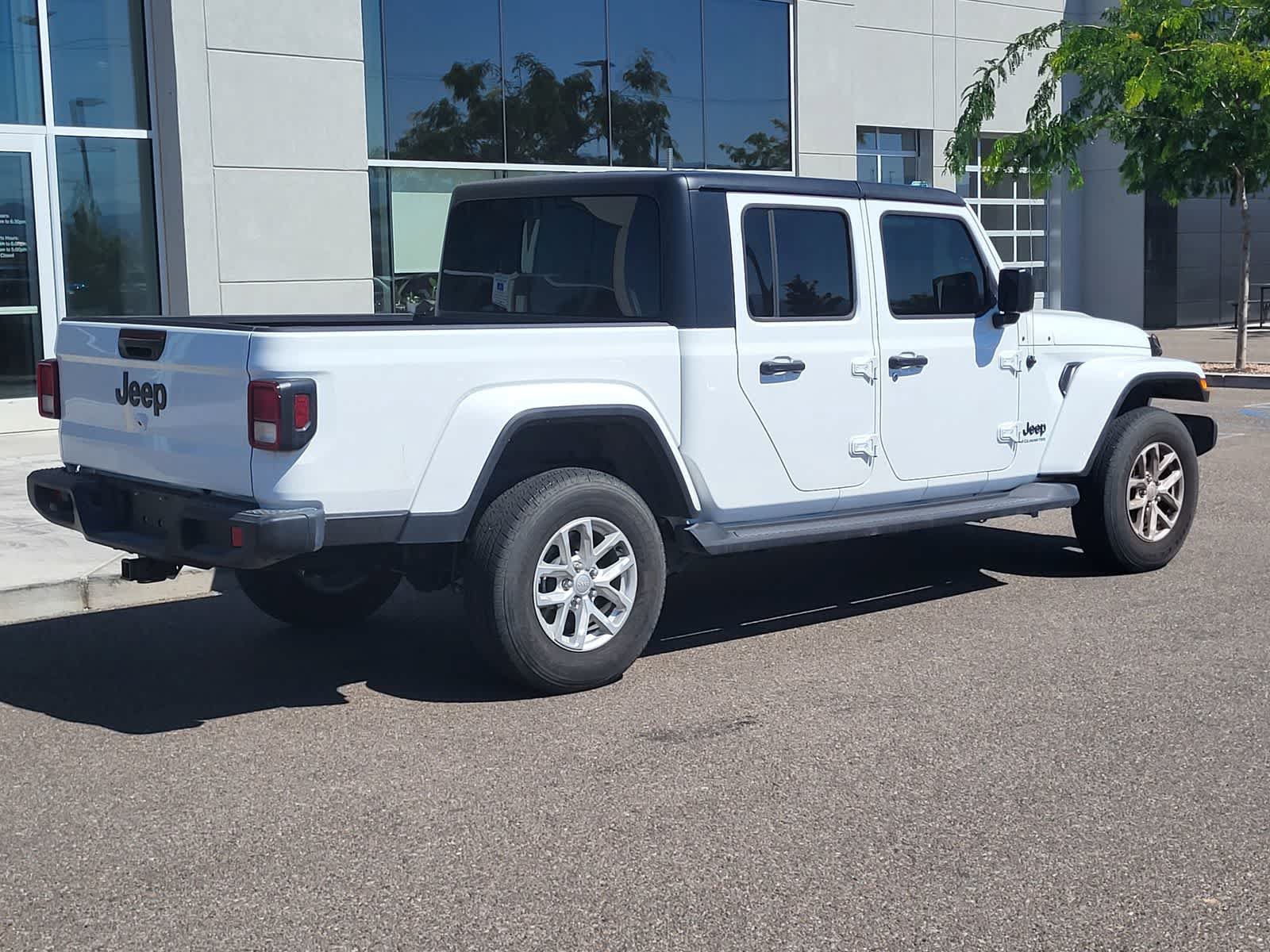 Used 2023 Jeep Gladiator Sport AWD/4WD image 5