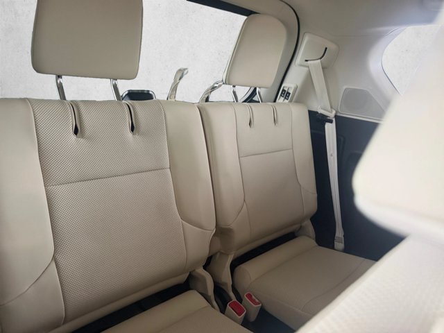 Used 2022 Lexus GX 460 Premium w/ Accessory Package AWD/4WD image 18