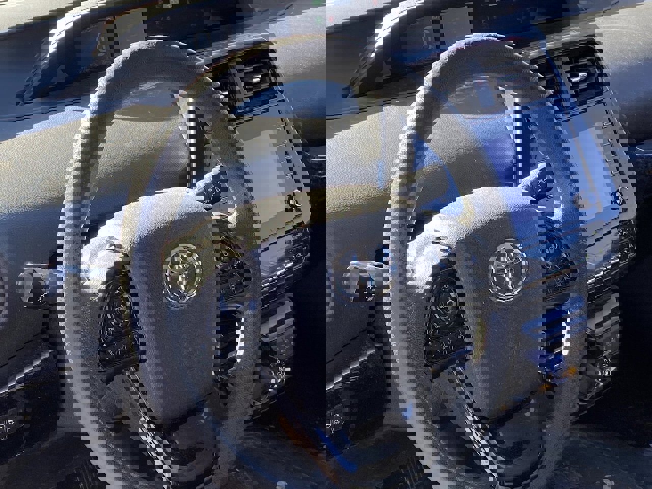 Used 2020 Toyota Prius LE image 7