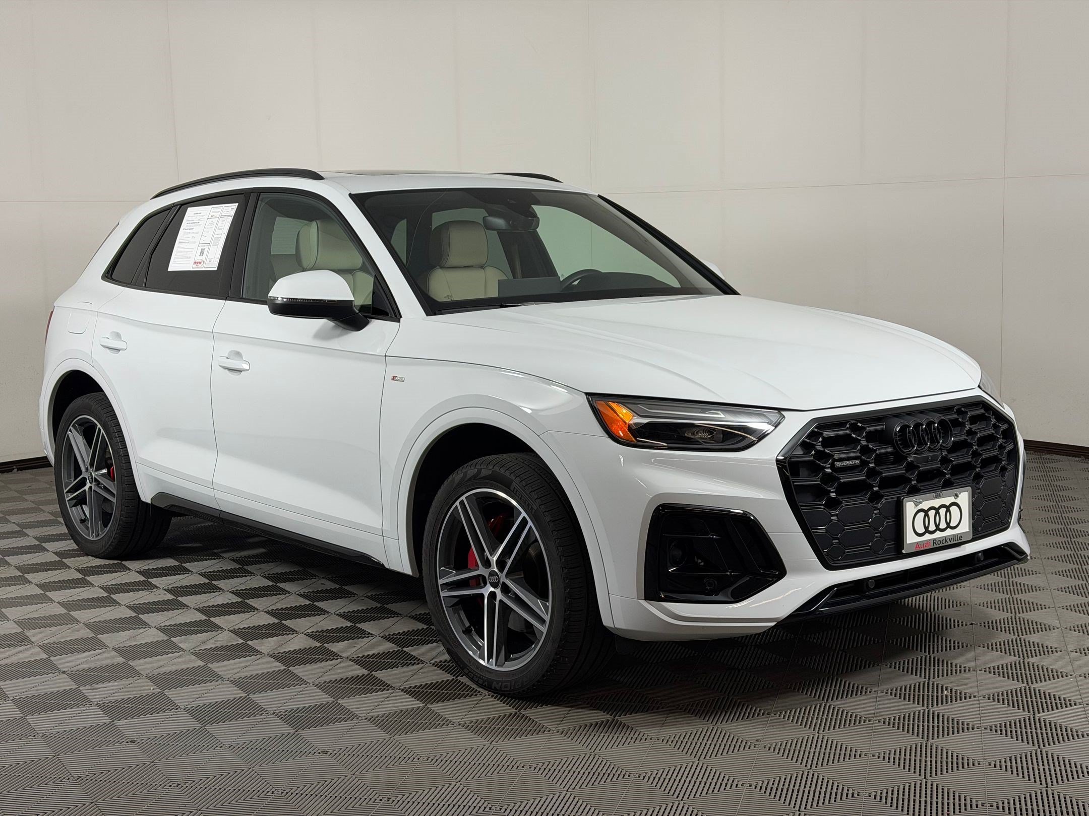 Certified 2024 Audi Q5 e Premium Plus AWD/4WD image 6