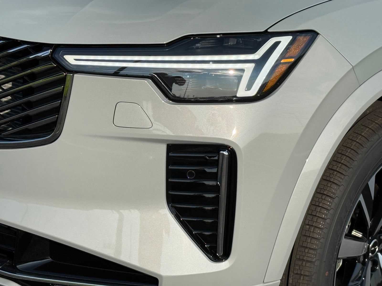 New 2027 Volvo XC60 B5 Core AWD/4WD image 11