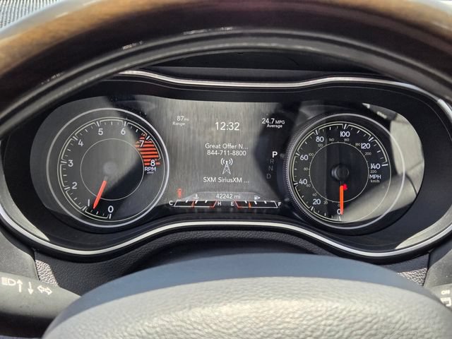Used 2019 Jeep Cherokee Overland w/ Technology Group AWD/4WD image 19