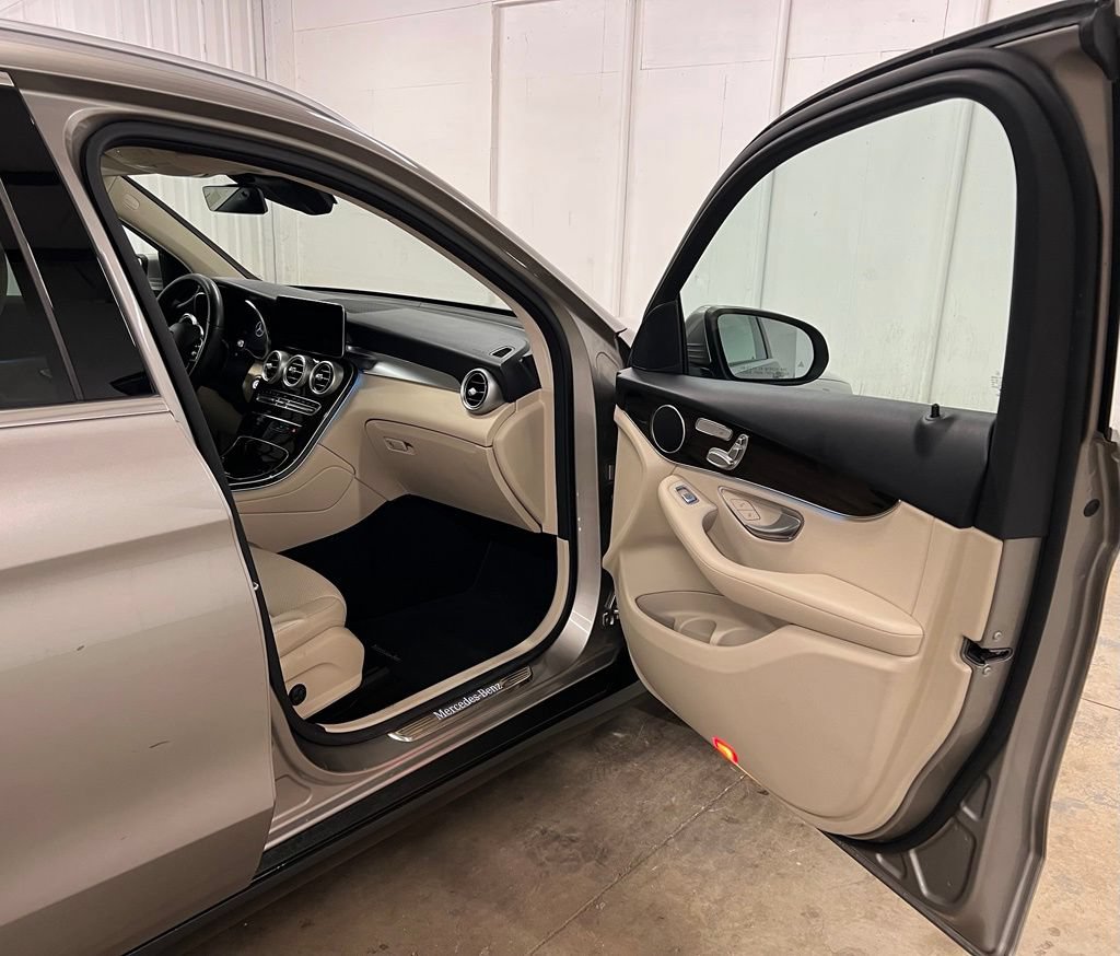 Certified 2022 Mercedes-Benz GLC 300 image 18