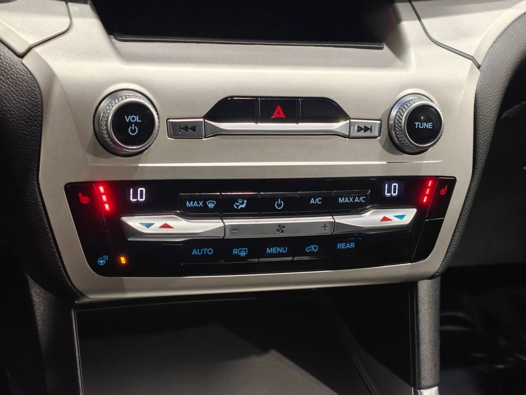 Used 2021 Ford Explorer XLT w/ Equipment Group 202A image 9