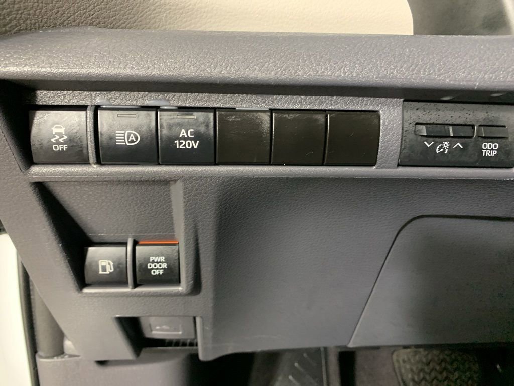 Used 2023 Toyota Sienna Limited FWD image 20