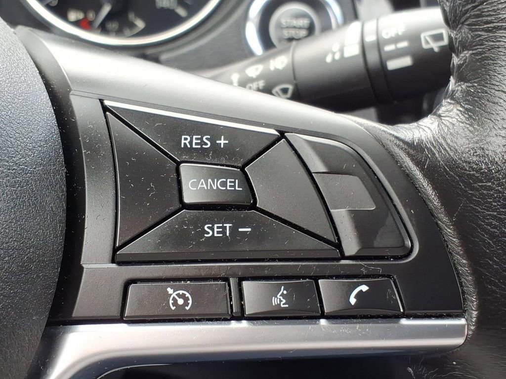 Used 2018 Nissan Rogue SV AWD/4WD image 22