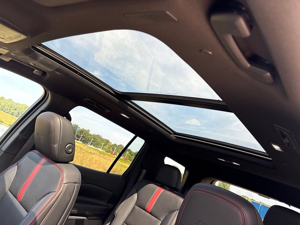 New 2027 Chevrolet Traverse RS w/ LPO, Floor Liner Package AWD/4WD image 3