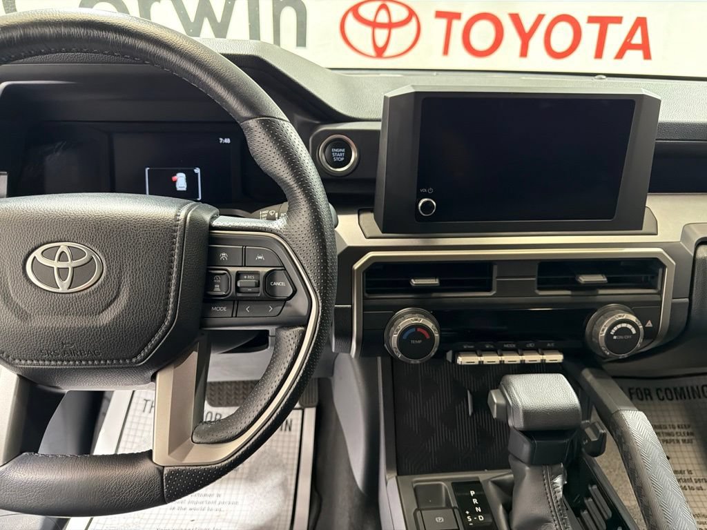 Used 2025 Toyota 4Runner SR5 AWD/4WD image 26